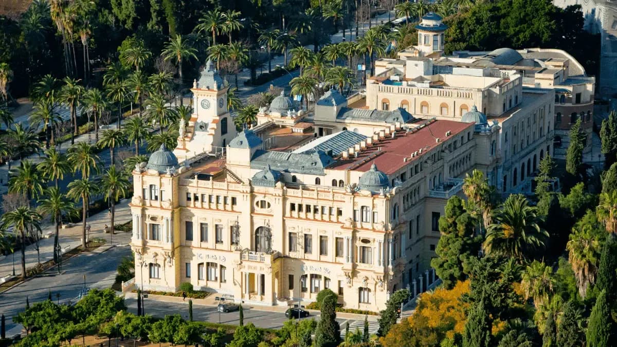 El Ayuntamiento: símbolo de modernidad y emblema urbano