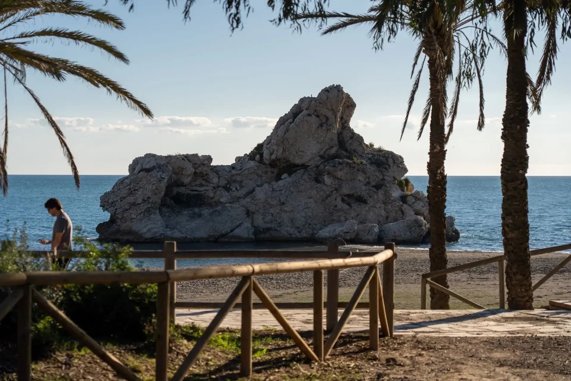 Peñón del Cuervo: geología y vida marinera